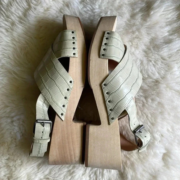 Madewell 🐊 size 8 clogs. Worn once. Cute light green croc crocodile embossed. - Picture 9 of 11